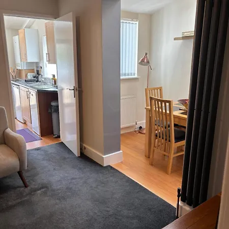 Perfectly Located 2 Bedroom Flat