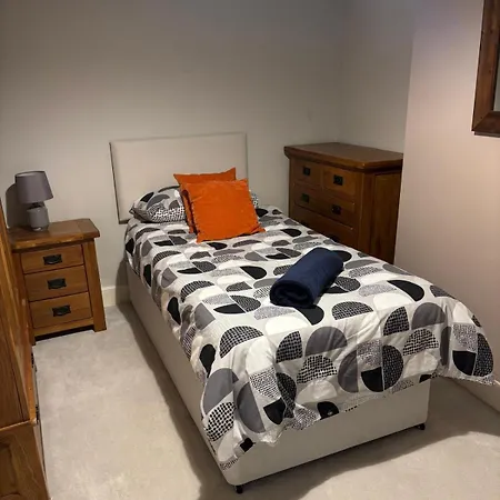 Perfectly Located 2 Bedroom Flat Nyaraló
