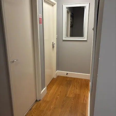 Nyaraló Perfectly Located 2 Bedroom Flat