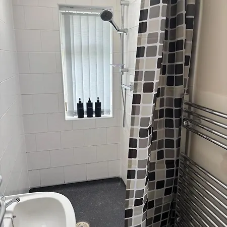 Perfectly Located 2 Bedroom Flat Nyaraló *