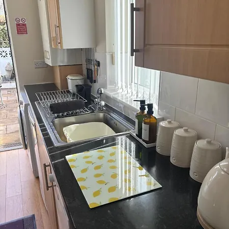 Nyaraló Perfectly Located 2 Bedroom Flat